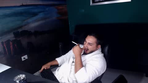 Snapshot of zenobaro chatting on October 18, 8:07 am zenobaro online show from October 18, 8:07 am
