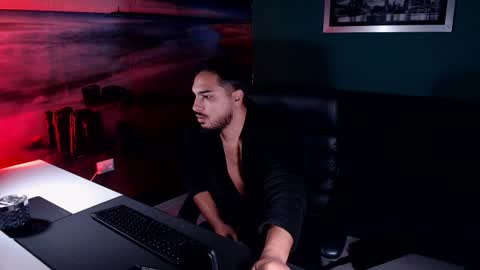 Snapshot of zenobaro chatting on October 23, 2:57 am zenobaro online show from October 23, 2:57 am