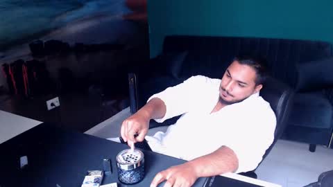 Snapshot of zenobaro chatting on October 17, 7:56 am zenobaro online show from October 17, 7:56 am