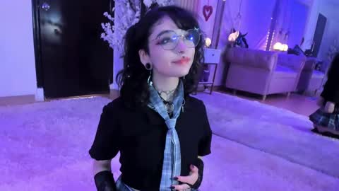    online show from March 3, 8:32 pm