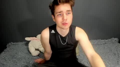 Ethan online show from April 18, 2:24 am