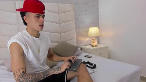 Snapshot of zeta_3 chatting on October 28, 4:13 am Sebas online show from October 28, 4:13 am