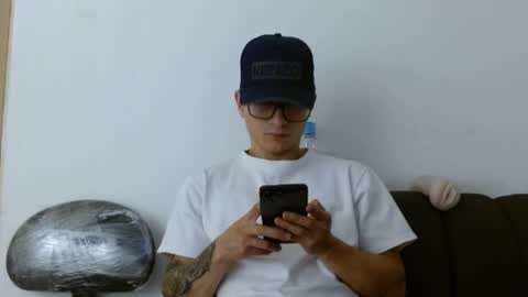 zeus online show from June 1, 7:59 pm