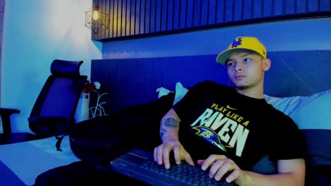 zeus online show from January 31, 3:30 am