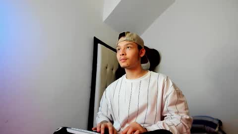 zeus online show from October 22, 5:54 am