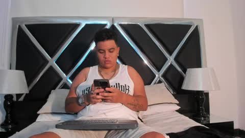 zeussmithh online show from April 20, 12:41 pm