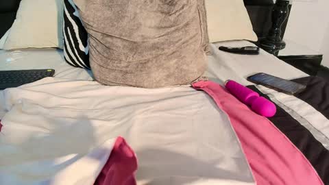 zeussmithh online show from April 15, 3:15 pm