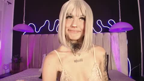 zhally_dee online show from April 4, 7:54 pm