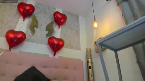 ZHAMIRA  ANDRES online show from February 16, 7:12 pm