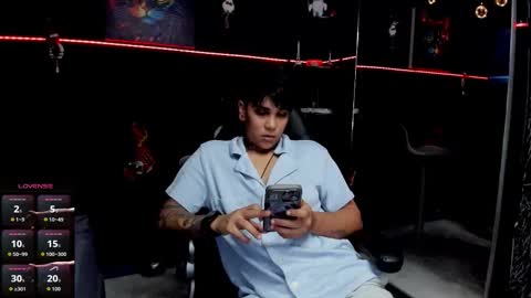 zhoestrong online show from December 13, 7:53 pm