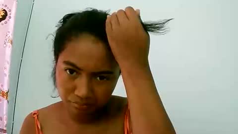 elly online show from April 18, 6:59 am