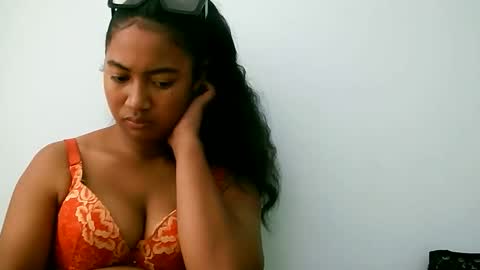 elly online show from March 18, 6:08 am