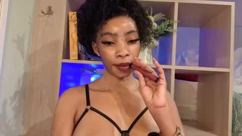 ZINA BADDIE online show from August 8, 11:59 pm