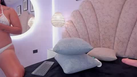 zoe_blosson online show from April 16, 2:33 am