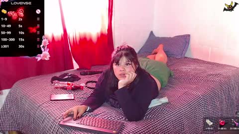 Snapshot of zoe_bronw chatting on December 11, 9:01 pm Zoe Bronw online show from December 11, 9:01 pm