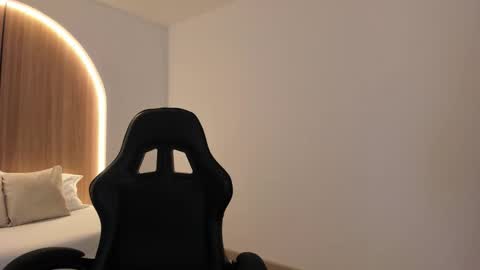 Zoe  online show from October 17, 11:58 am