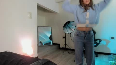 zoe_dear online show from April 6, 1:47 am