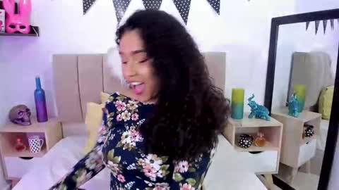 Snapshot of zoe_gruber chatting on December 19, 11:25 pm Zoe Gruber online show from December 19, 11:25 pm
