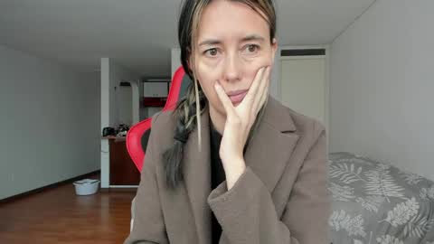 ZOE online show from April 22, 9:00 pm