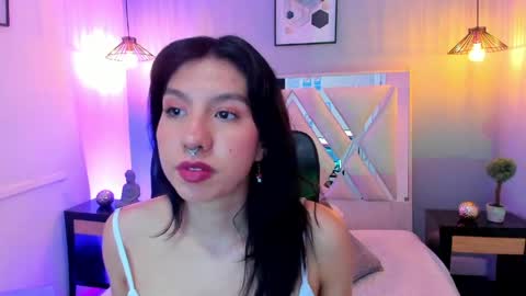 zoe_moreau online show from April 2, 7:43 pm