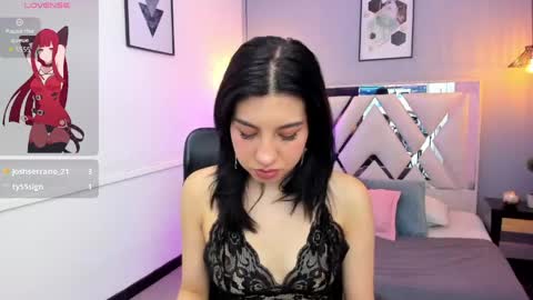 zoe_moreau online show from April 20, 7:17 pm