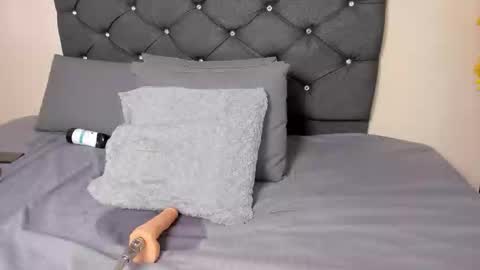 Snapshot of zoe_pss chatting on October 18, 9:52 pm Zoe online show from October 18, 9:52 pm