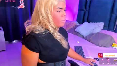 zoe_rosee4 online show from June 14, 4:47 am