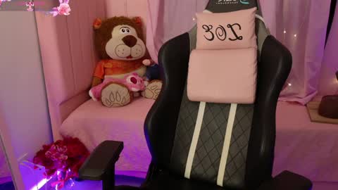 zoe_sullivan_ online show from May 3, 9:48 am