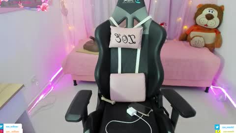 zoe_sullivan_ online show from November 6, 9:23 am