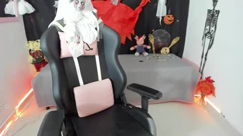 zoe_sullivan_ online show from October 8, 10:21 am