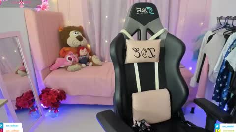 zoe_sullivan_ online show from February 26, 9:12 am