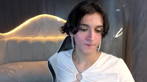 Zoe online show from December 13, 8:15 pm