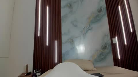 zoee online show from February 17, 3:05 am