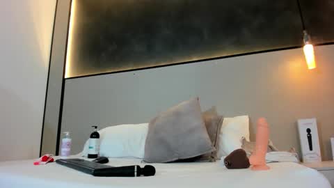 zoee_zi online show from October 17, 8:35 pm