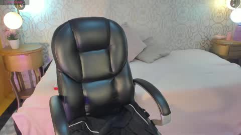 zoeecarter_ online show from April 14, 12:19 pm