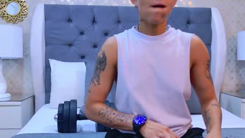 Zoe Krug online show from October 30, 11:55 am