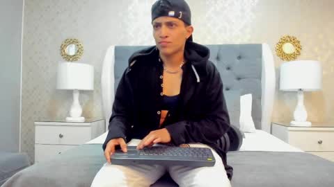 Zoe Krug online show from October 1, 12:04 pm