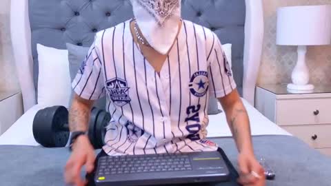 Zoe Krug online show from November 7, 12:40 pm