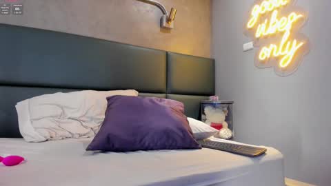 Zoe online show from February 8, 1:11 am