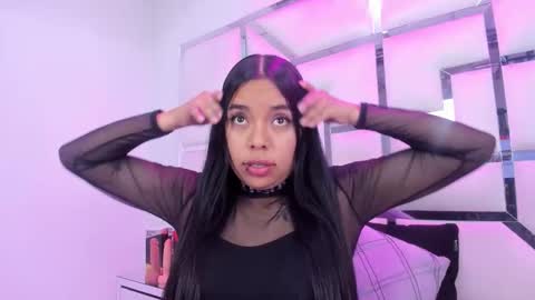 ZoeSwam online show from February 1, 1:30 pm