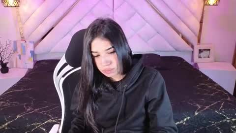 Zoe online show from March 28, 1:01 pm