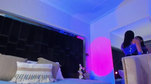 zoevidal_ online show from March 9, 11:47 am