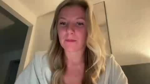 Zoeydanner online show from July 8, 3:21 am