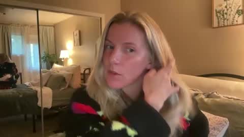Zoeydanner online show from May 21, 3:02 am