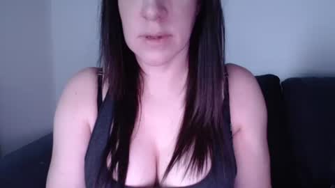 Snapshot of zoibee chatting on February 12, 7:55 am zoibee online show from February 12, 7:55 am