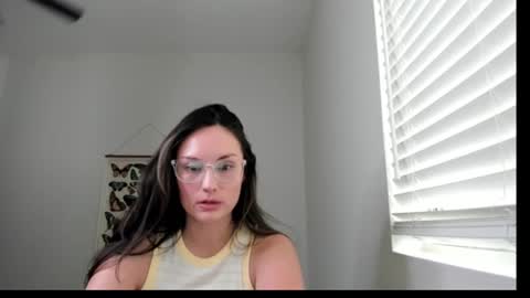 Zoie online show from June 11, 9:35 pm