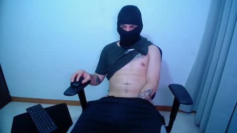 Snapshot of zoro_roronoa96 chatting on October 19, 3:00 am zoro_roronoa96 online show from October 19, 3:00 am