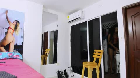 zou_quira online show from December 16, 12:18 am