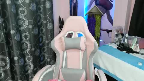 zulemapiel online show from April 1, 2:12 am