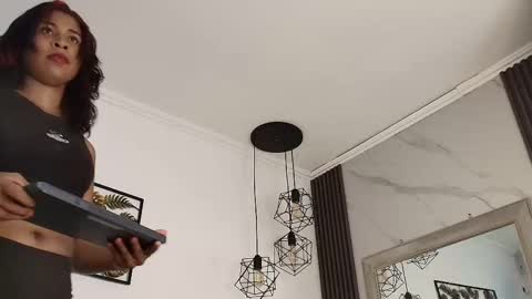 Snapshot of zuri_villegas chatting on October 6, 7:20 pm Zuri online show from October 6, 7:20 pm